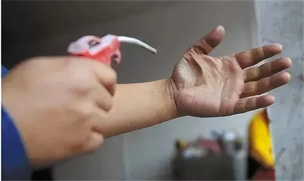 回顾山东13岁少年被人用高压气枪往肛门喷气,五脏俱裂,最后怎样