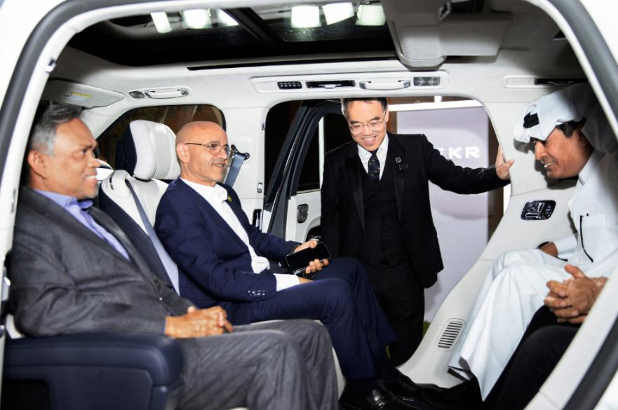 一辆车、一群人与一个产业链的向上突破