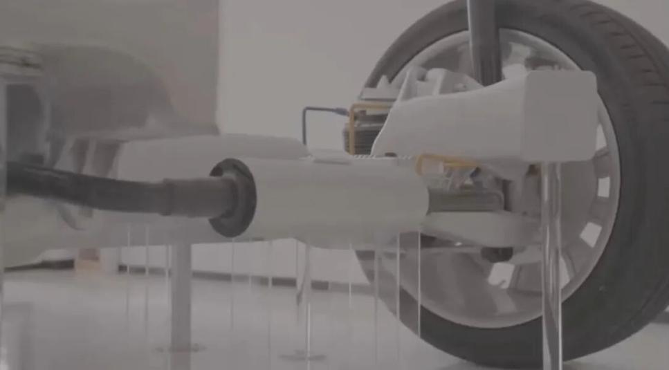 一辆车、一群人与一个产业链的向上突破