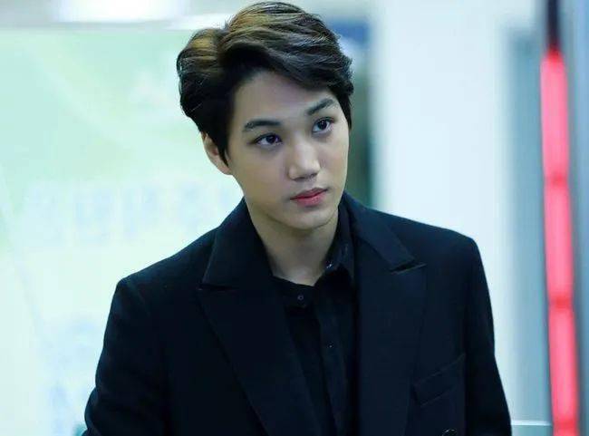 权志龙恋情曝光，女友是小他7岁的小师妹！