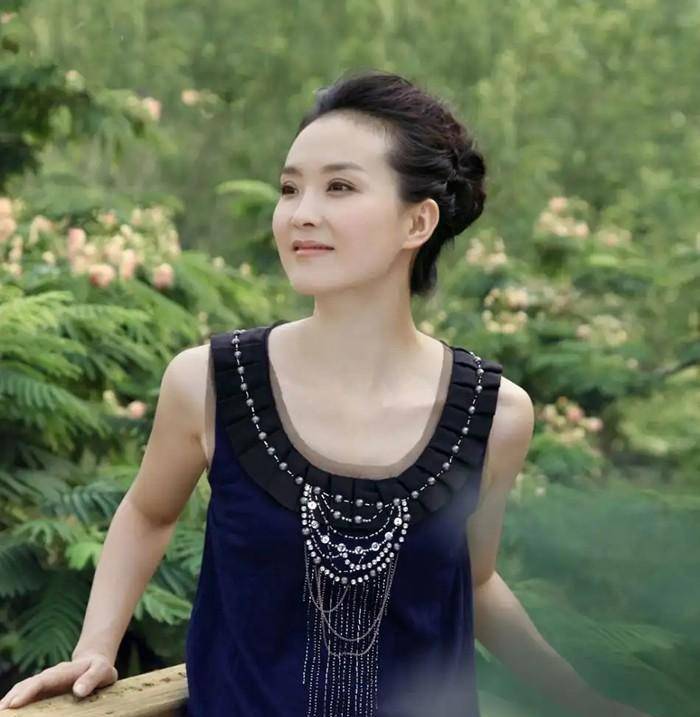 “晴格格”王艳：23岁嫁豪门，丈夫比她大11岁，婚姻让人羡慕