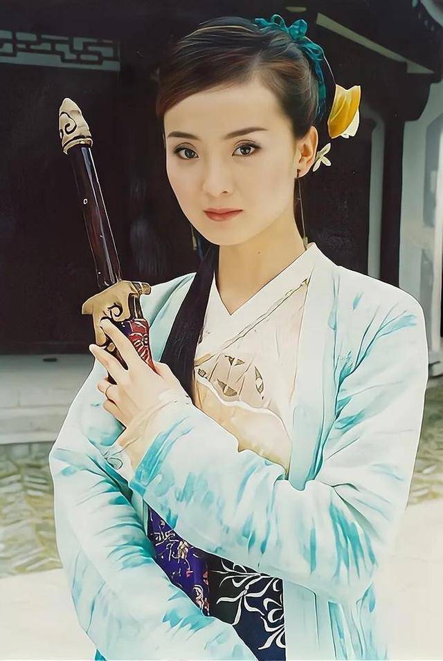 王艳带儿子上节目说:“我有3,000万的布加迪威龙,车库里还有7辆