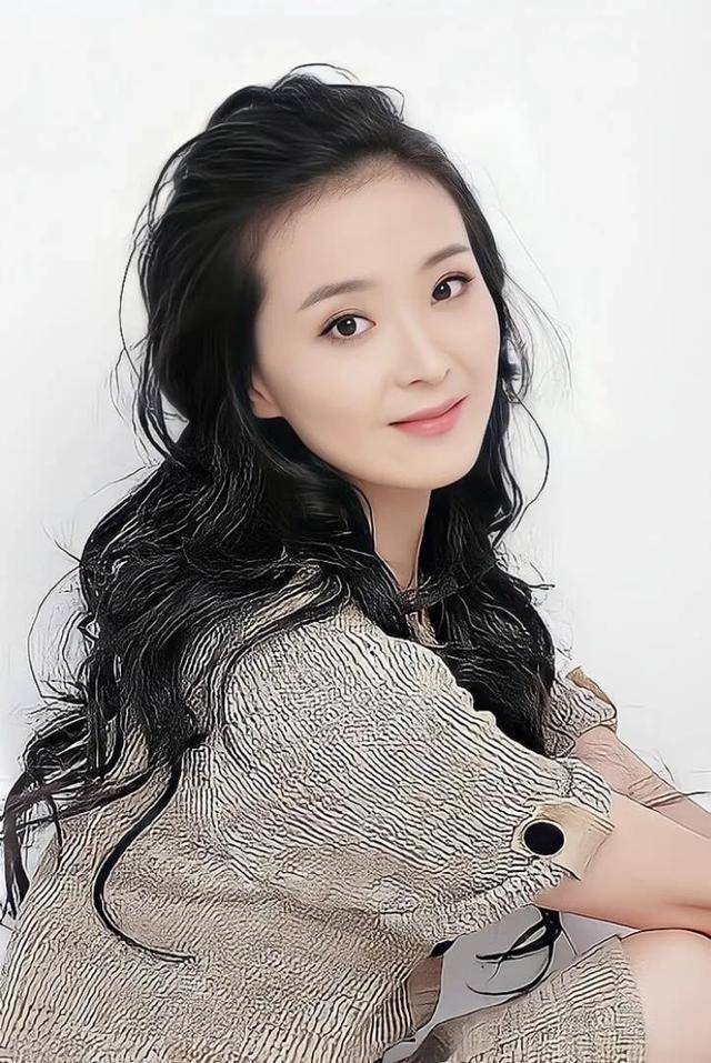 王艳带儿子上节目说:“我有3,000万的布加迪威龙,车库里还有7辆