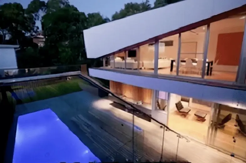 网传王艳豪宅被拍卖，以11亿起拍价无人理，富豪老公欠巨款玩失踪！