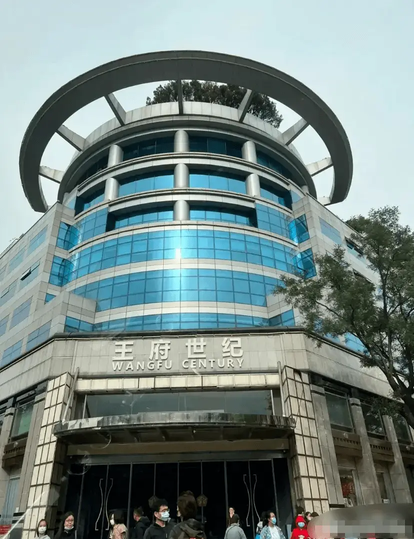 网传王艳豪宅被拍卖，以11亿起拍价无人理，富豪老公欠巨款玩失踪！