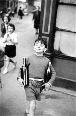 文汇记忆 | 他们拍摄了《中国保卫者》还有断壁残垣的伦敦，还有那个抱着酒瓶的男孩