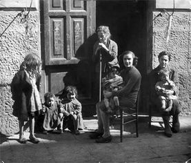 文汇记忆 | 他们拍摄了《中国保卫者》还有断壁残垣的伦敦，还有那个抱着酒瓶的男孩