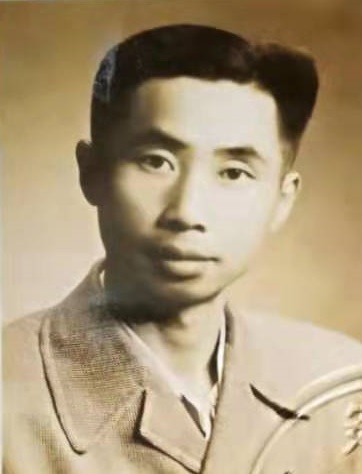 入城解放军睡在上海马路上的照片是谁拍的？他的革命生涯始于白雪照相馆