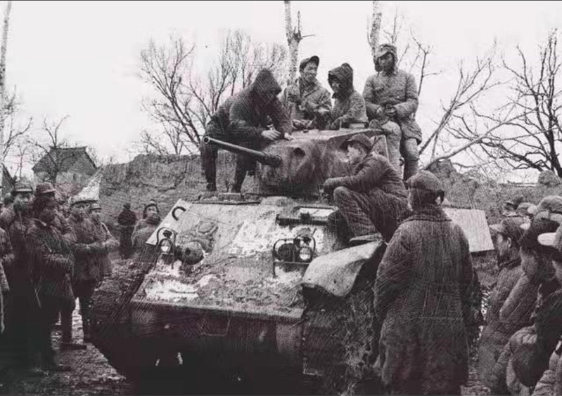 入城解放军睡在上海马路上的照片是谁拍的？他的革命生涯始于白雪照相馆