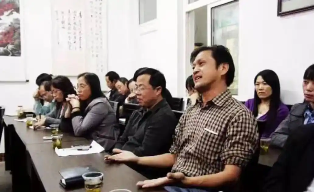 回顾｜因一个烟头揭开找出真凶：22年湖州旅店悬案，作家变杀人犯