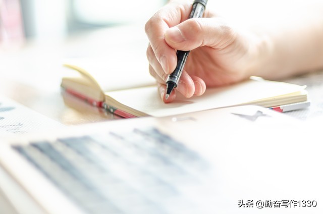 一定要大量写作，没有什么写作素材，可以写身边小事