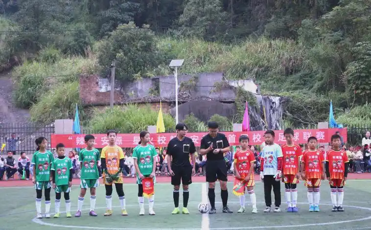 横龙腾龙队顽强作战，终场逆转击败安源星火队