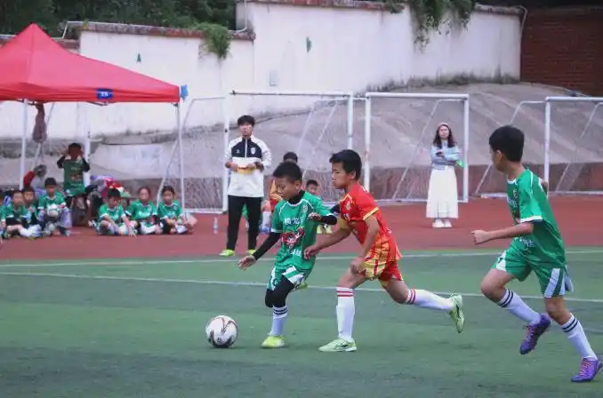 横龙腾龙队顽强作战，终场逆转击败安源星火队