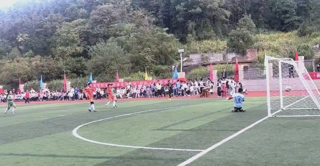 横龙腾龙队顽强作战，终场逆转击败安源星火队