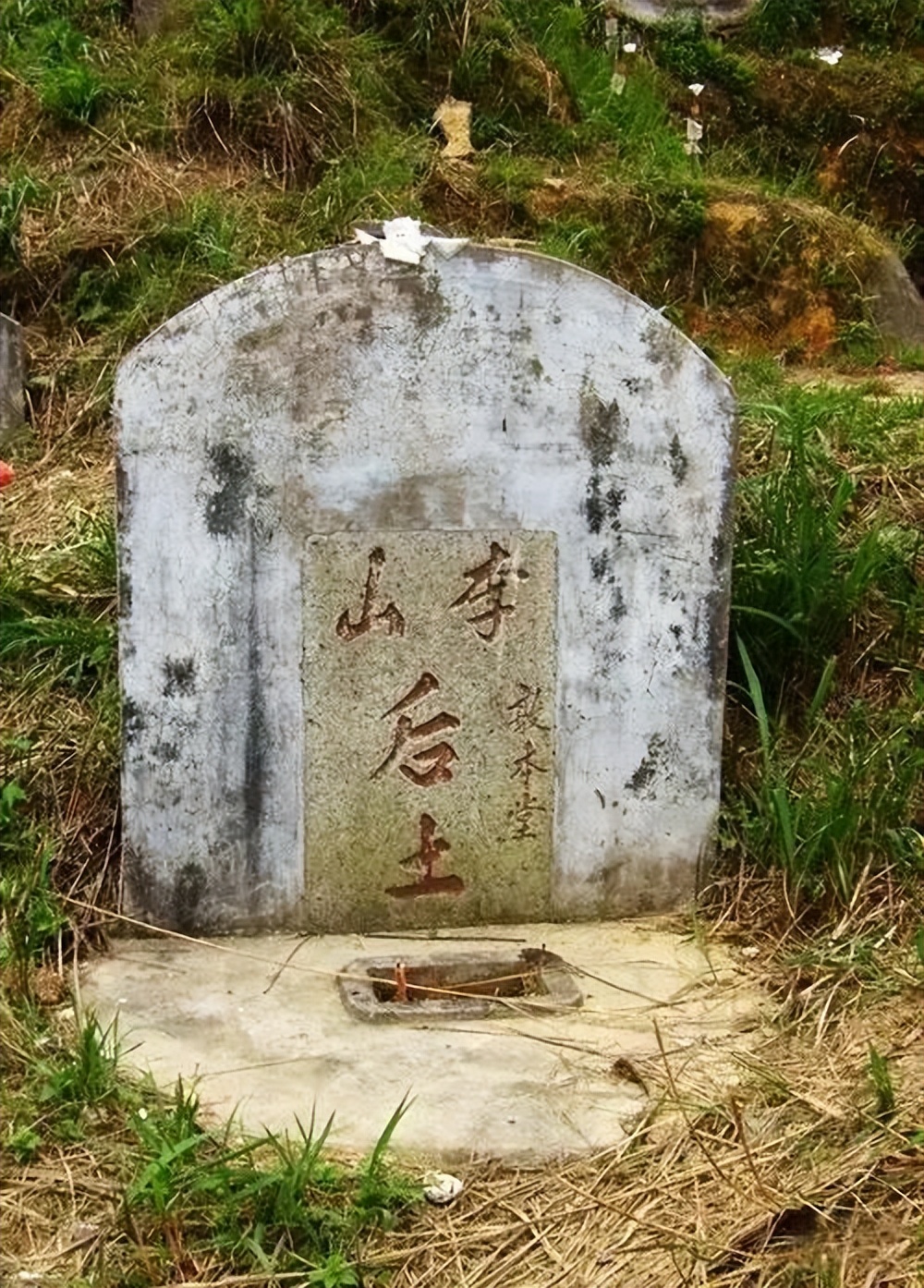 上坟老规矩：先拜后土再拜祖先，“后土”是什么？年轻人大多不懂
