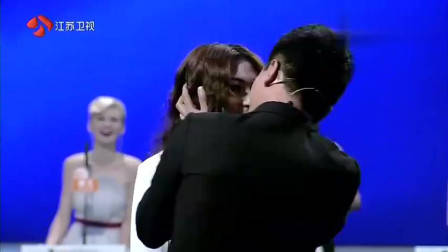 非诚勿扰：肌肉男出场，孟非直呼：好厉害！女嘉宾直接爆灯