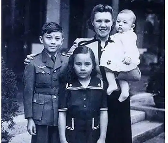 蒋经国的唯一千金蒋孝章