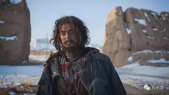 最穷卡里只剩100万，敢怼王家卫的新电影，他到底哪里来的勇气？