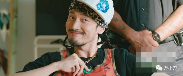 最穷卡里只剩100万，敢怼王家卫的新电影，他到底哪里来的勇气？