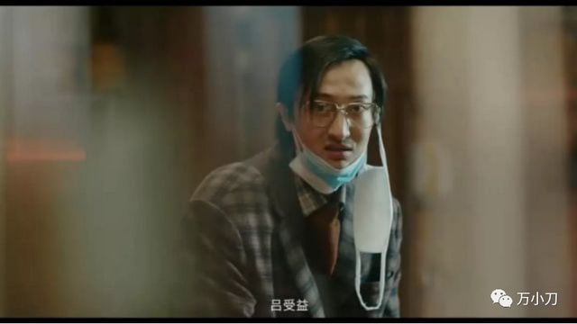 最穷卡里只剩100万，敢怼王家卫的新电影，他到底哪里来的勇气？