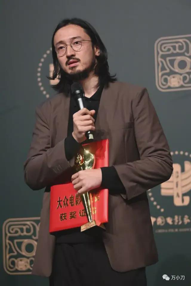 最穷卡里只剩100万，敢怼王家卫的新电影，他到底哪里来的勇气？