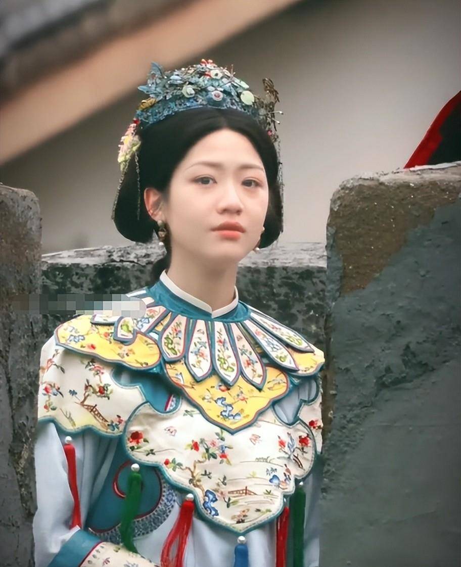 向涵之棋牌室抽烟被拍！温婉医女人设碎成麻将牌网友：烟雾战术？