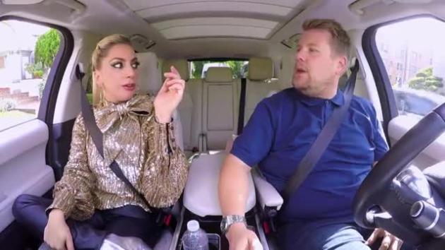 Lady Gaga、Adele、比伯都坐过他的车 这位老司机竟然要主持明年的格莱美？