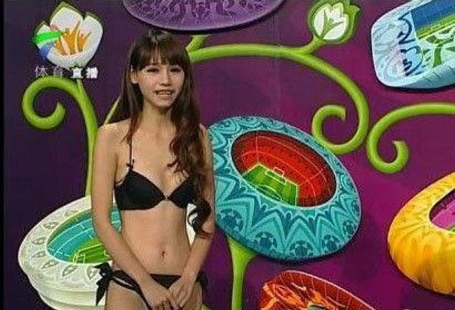 台女主播萱萱曝大尺度艳照 女主播靠啥上位