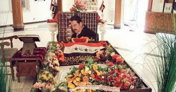 萨达姆死时伊拉克人欢呼雀跃，葬礼却万人送行，原来是因为这个