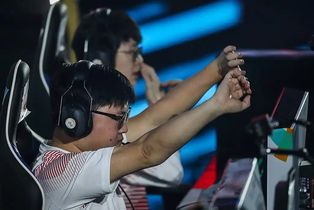 传奇永不落幕，Uzi入选英雄联盟名人堂