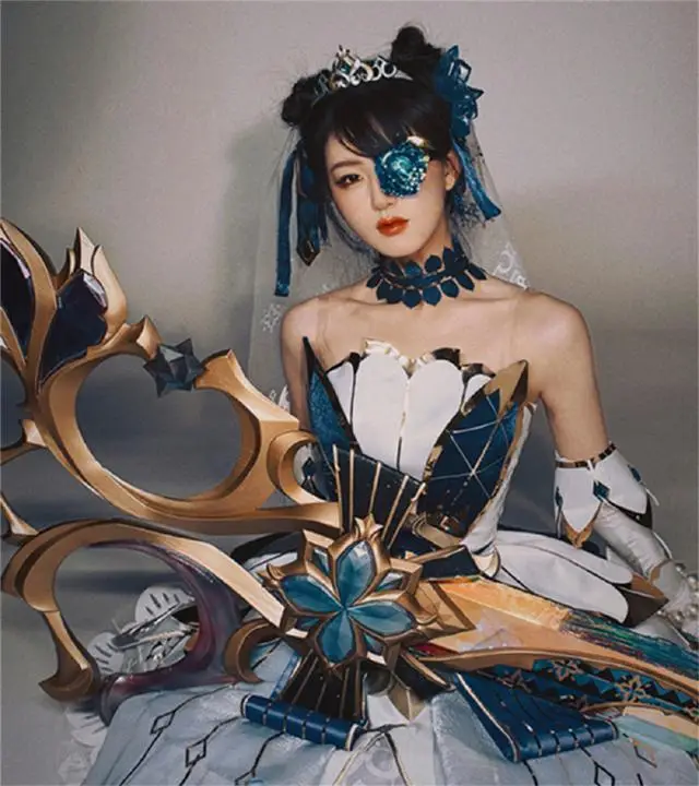 赵露思新代言风波：cos格温引发网友争议，被指不尊重原作