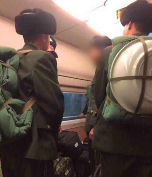 如果有机会,我愿意为军人让座!