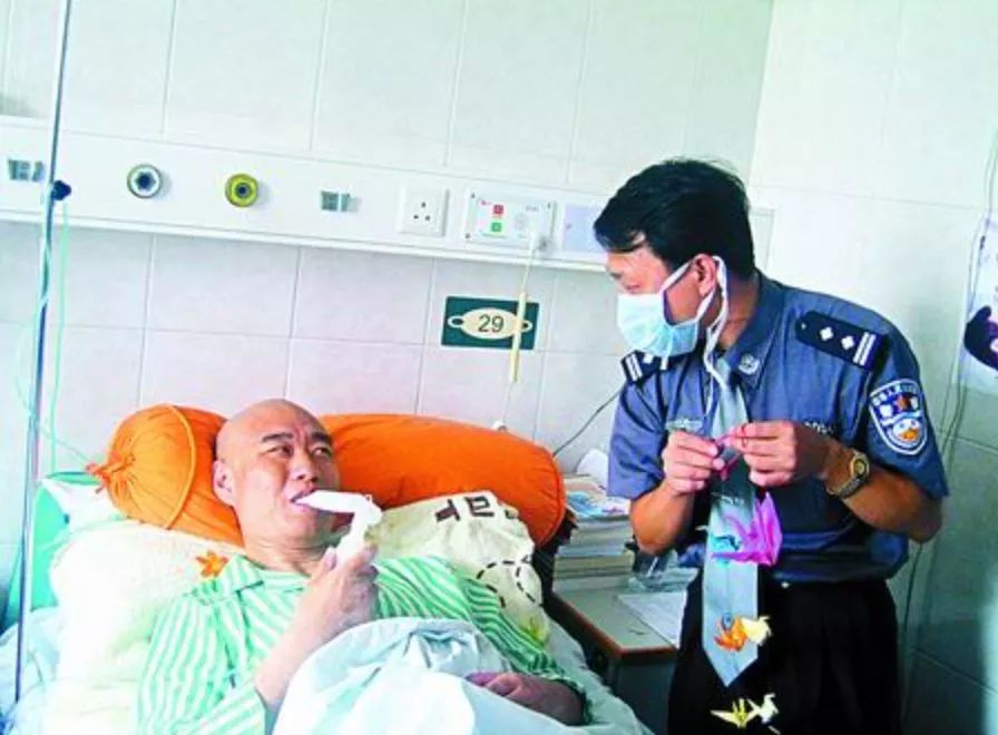 如果有机会,我愿意为军人让座!