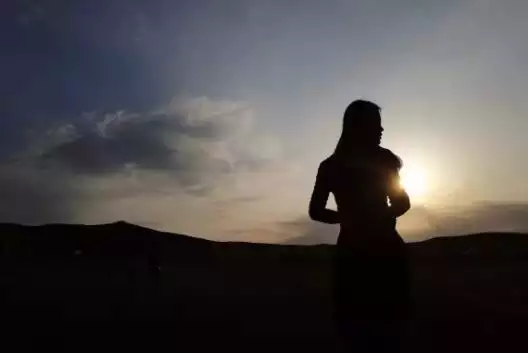 一个中年人透露：大器晚成的人都有这俩特点