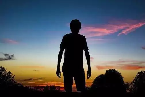 一个中年人透露：大器晚成的人都有这俩特点