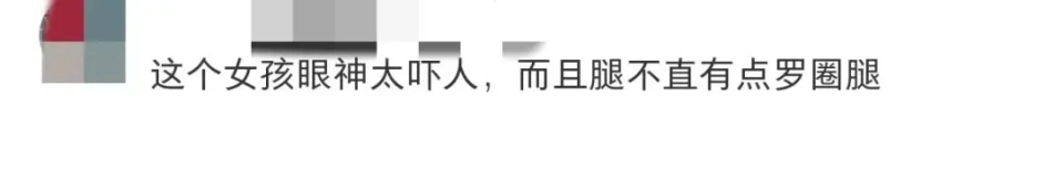 汪峰带四个娃现身机场，13岁二女儿罕见地露面，小苹果野性又高冷