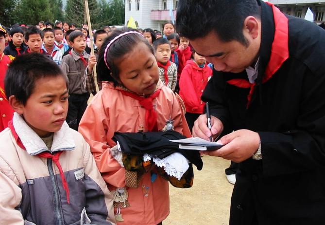 丛飞：行善11年，却被说好人没好报？他的女儿现状告诉你答案