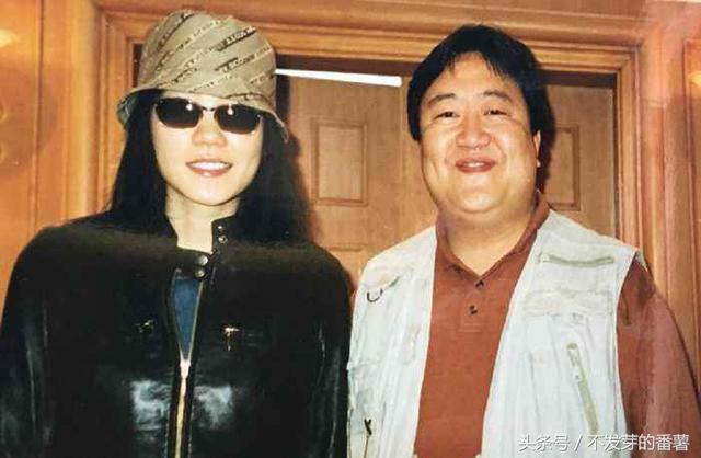 春晚最牛观众笑脸哥真实身份揭秘，他的背景有多大