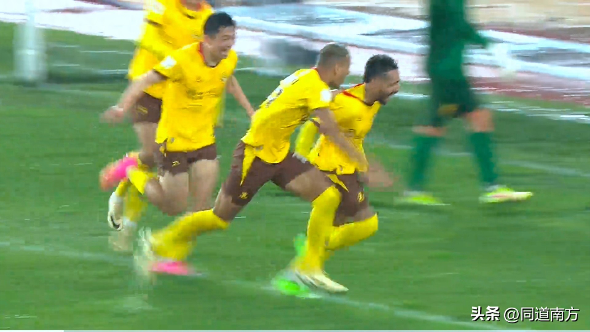 广西职业足球：平果哈嘹逆转绝杀，恒宸职业史首胜，蓝航惜败