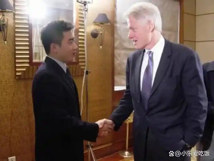 回顾央视名嘴芮成钢:因贪污受贿入狱6年,出狱后年薪300万引争议