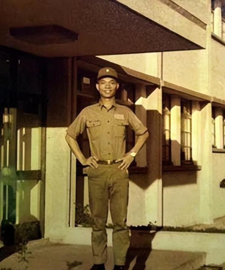 1979年台军连长游泳回大陆，后成中国顶级智囊，父亲去世隔空祭拜