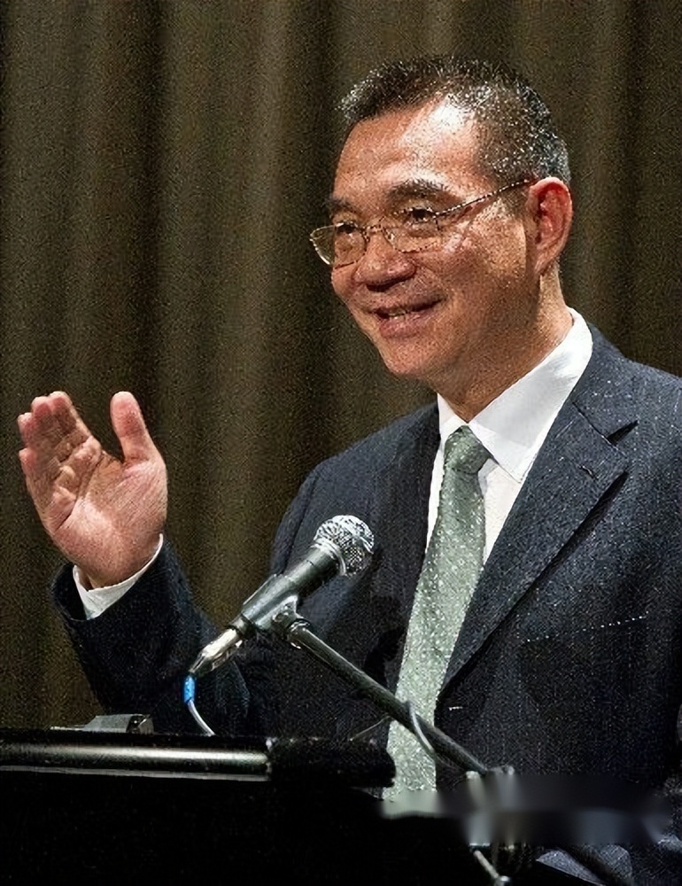 1979年台军连长游泳回大陆，后成中国顶级智囊，父亲去世隔空祭拜