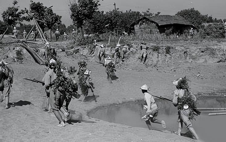 1979年台军连长游泳回大陆，后成中国顶级智囊，父亲去世隔空祭拜