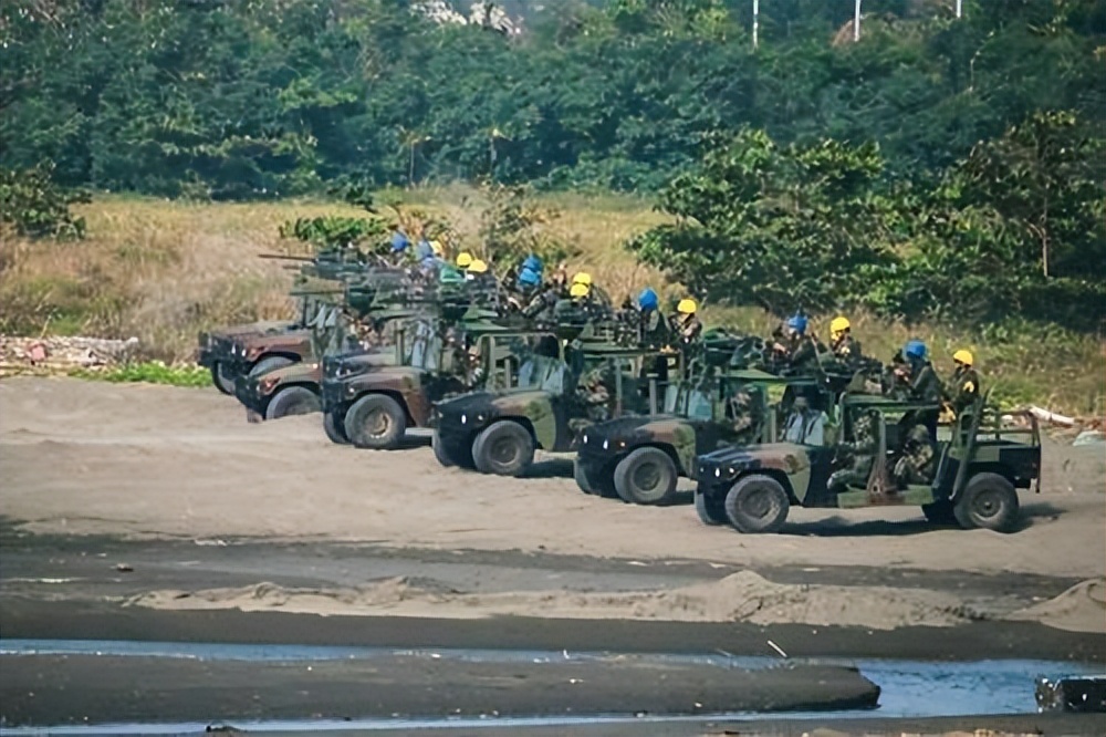 1979年台军连长游泳回大陆，后成中国顶级智囊，父亲去世隔空祭拜