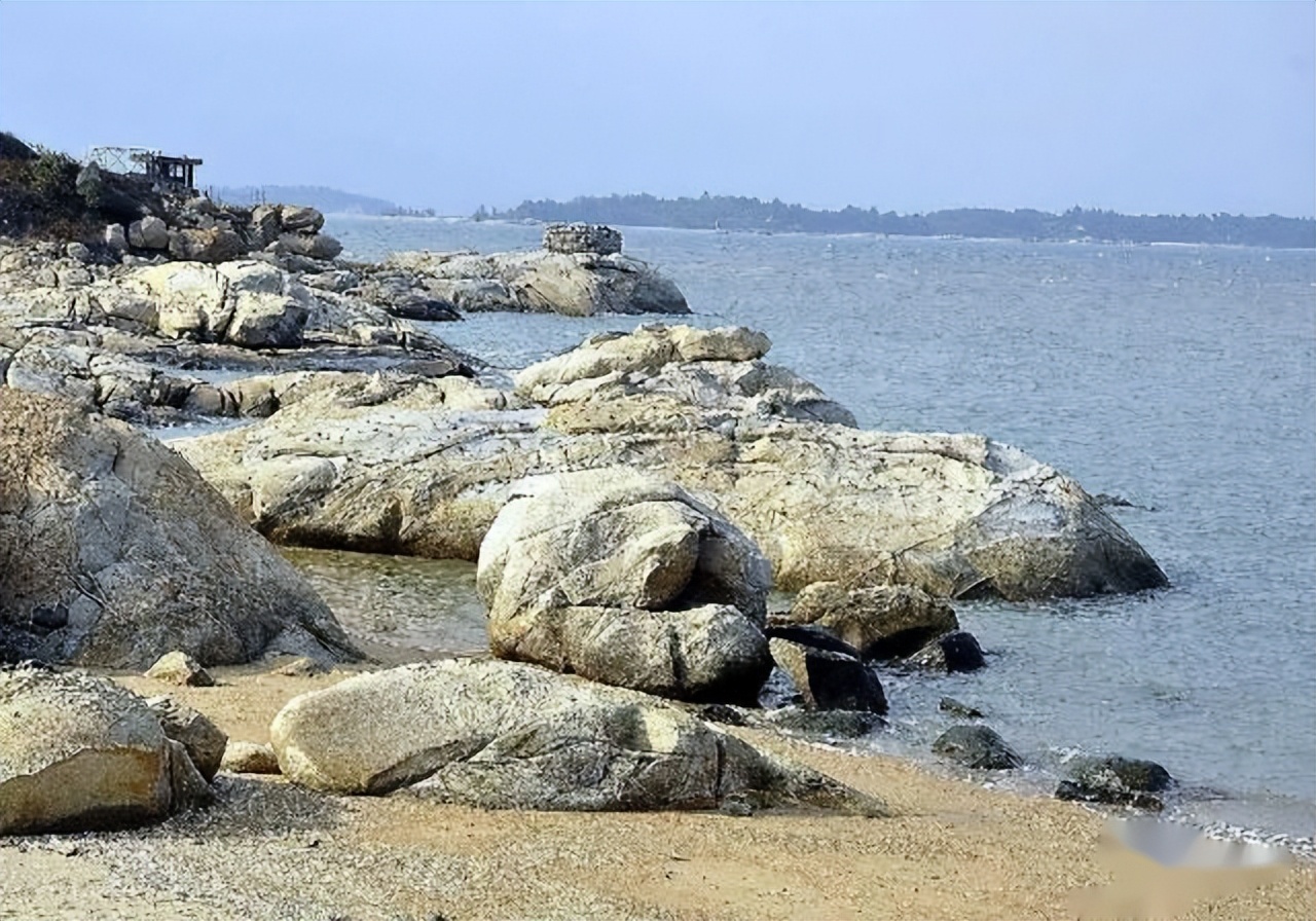 1979年台军连长游泳回大陆，后成中国顶级智囊，父亲去世隔空祭拜