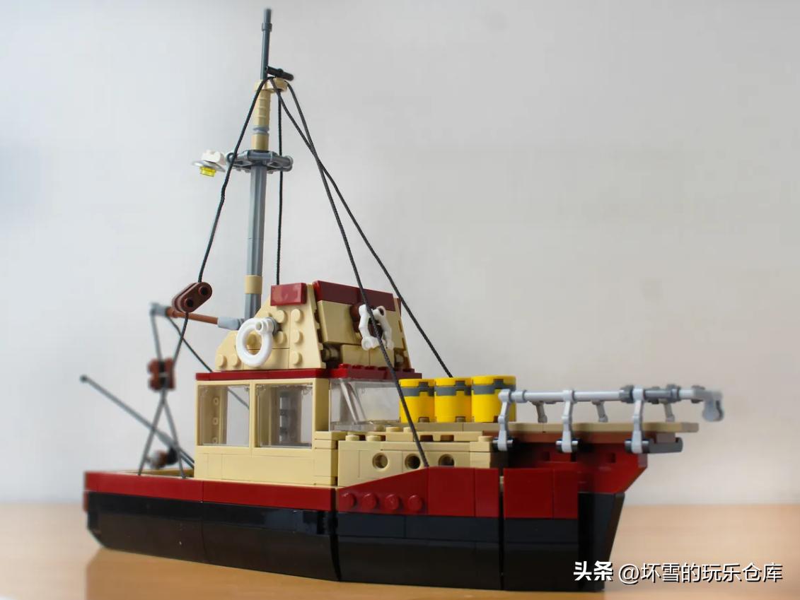 用乐高还原48年前的凶恶白鲨，IDEAS玩家是在行的