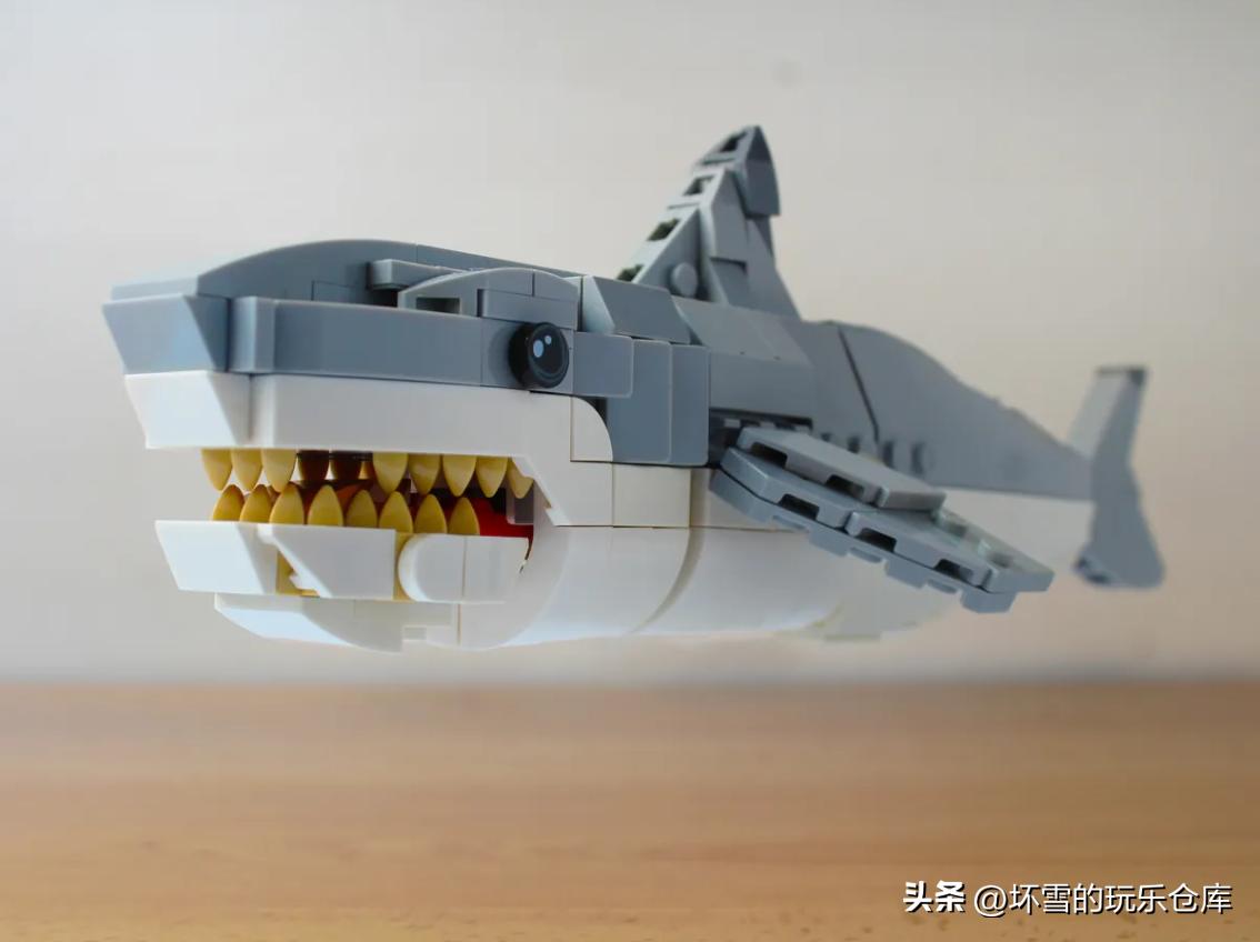 用乐高还原48年前的凶恶白鲨，IDEAS玩家是在行的