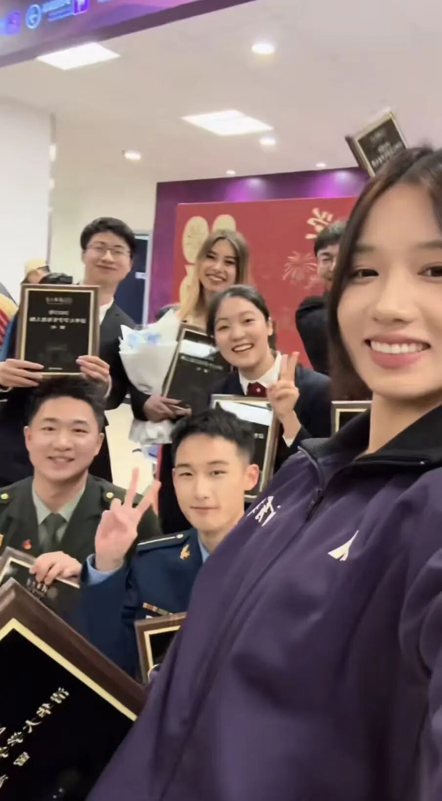 清华大学，给庞众望等颁奖