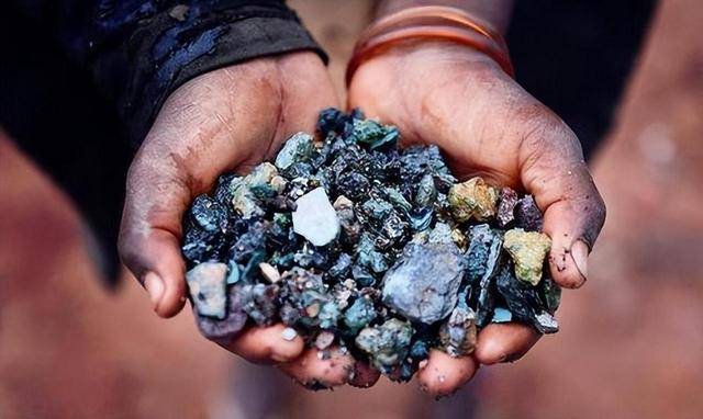 开打!荷兰剥夺中方控制权,除氟石和铋外,北京还有5张反制王牌