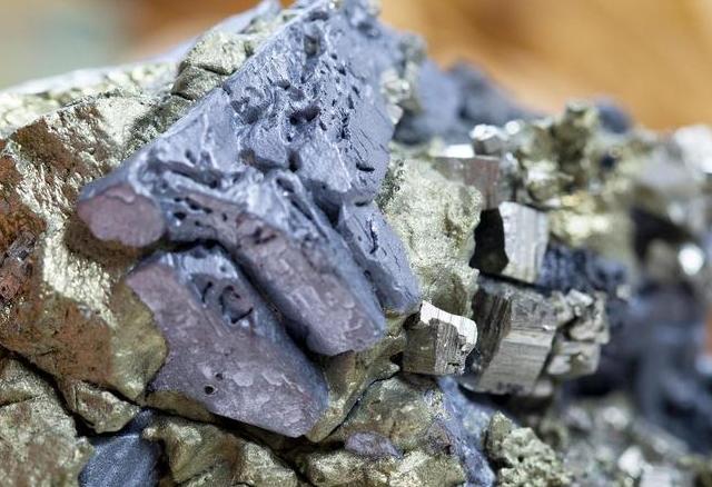 开打!荷兰剥夺中方控制权,除氟石和铋外,北京还有5张反制王牌